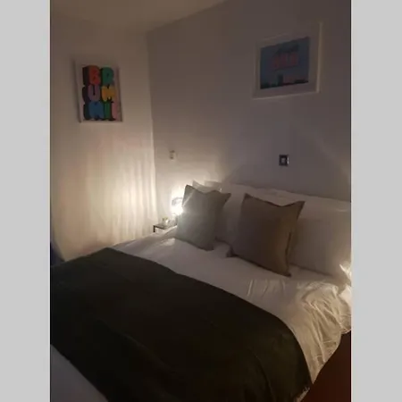 Centre - Fantastic Location Apartment *